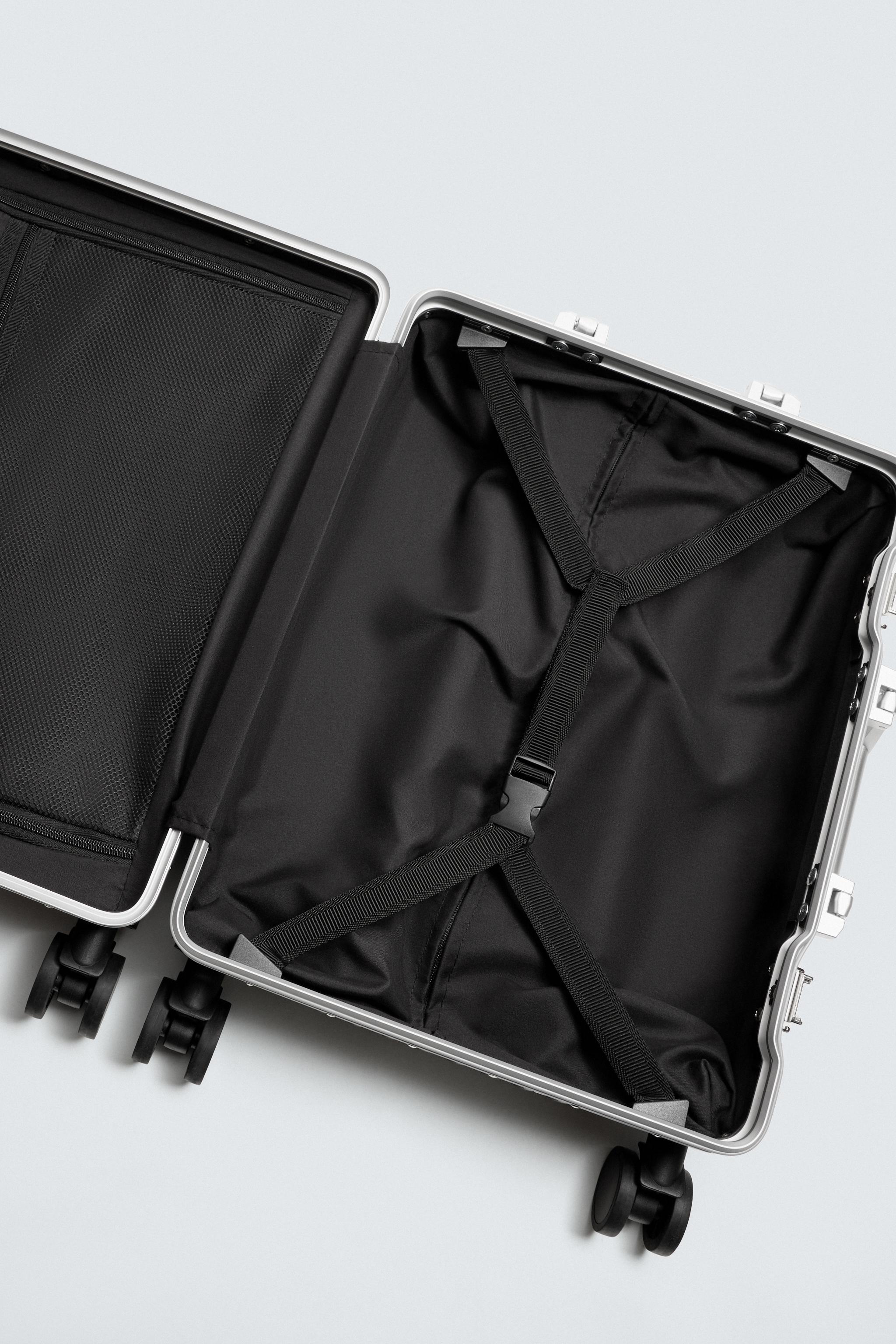 TRAVEL SUITCASE